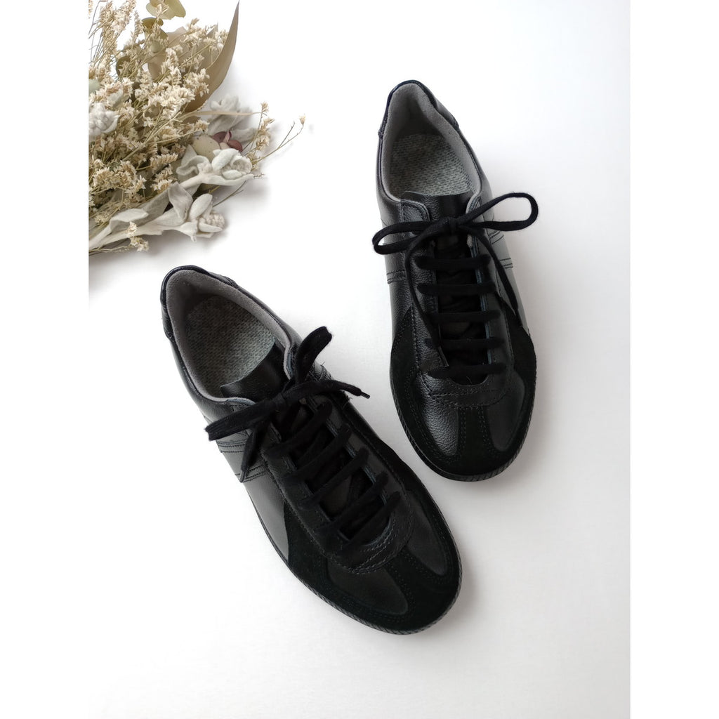 GERMAN TRAINER  ジャーマントレーナー  スニーカー 靴  黒 ブラック  24 【中古】