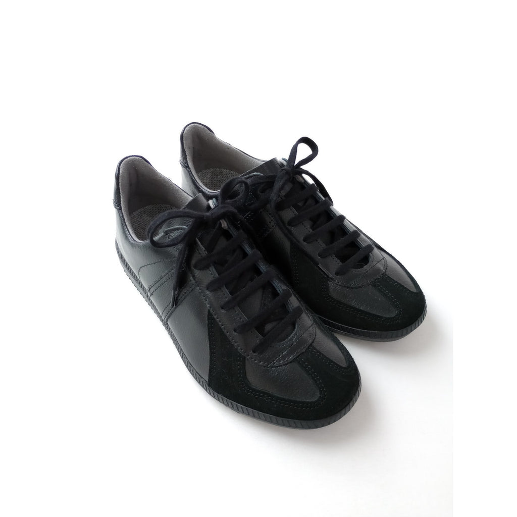 GERMAN TRAINER  ジャーマントレーナー  スニーカー 靴  黒 ブラック  24 【中古】
