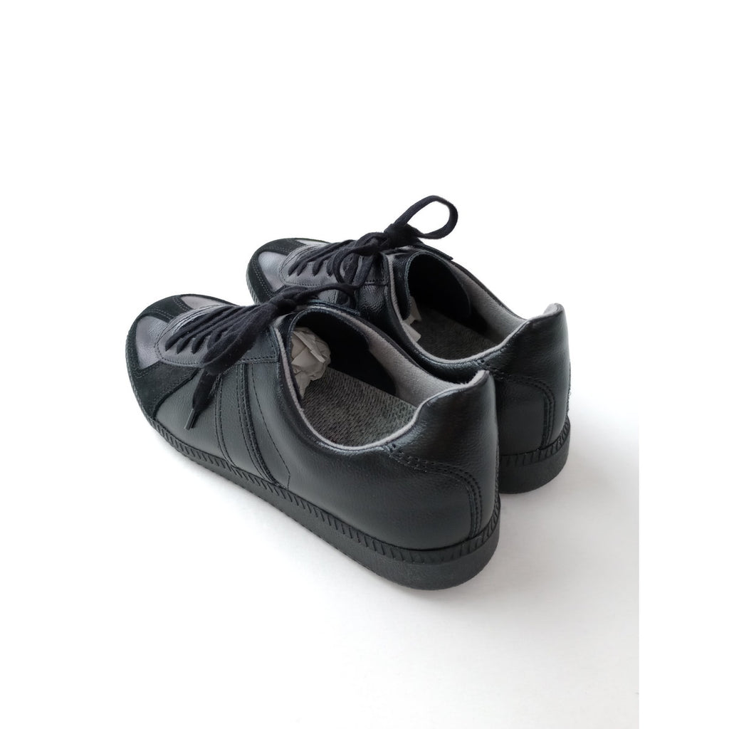 GERMAN TRAINER  ジャーマントレーナー  スニーカー 靴  黒 ブラック  24 【中古】