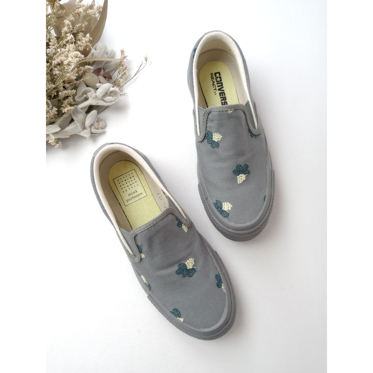 ミナペルホネン  コンバース  mina perhonen  × CONVERSE  REACT スリッポン スニーカー 靴 グレー 22.5  【中古】