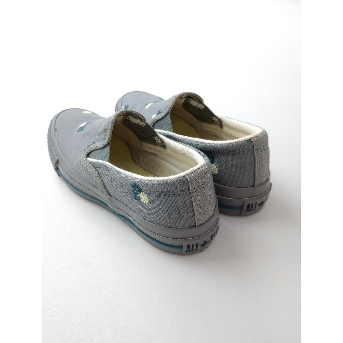 ミナペルホネン  コンバース  mina perhonen  × CONVERSE  REACT スリッポン スニーカー 靴 グレー 22.5  【中古】