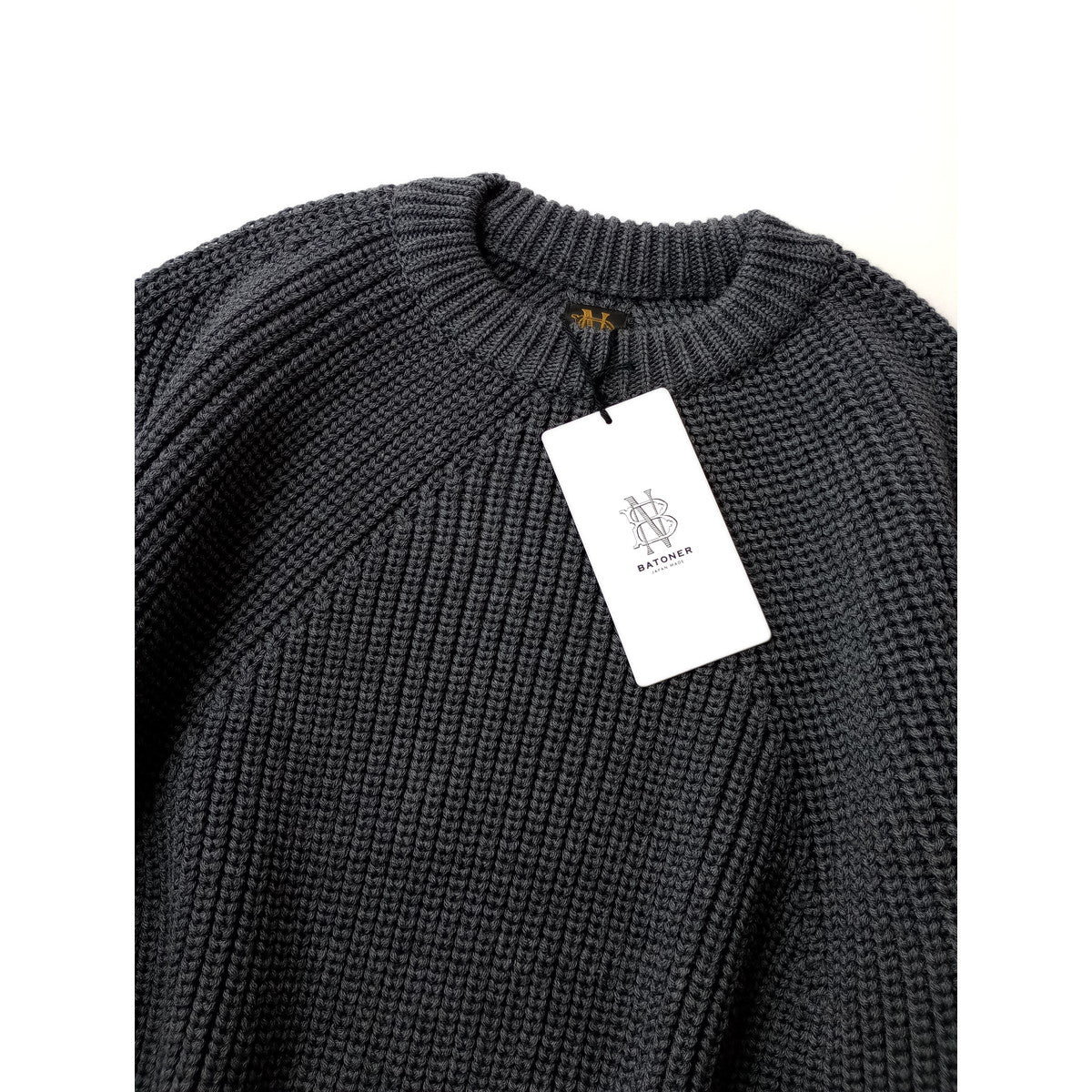 新品 BATONER バトナー  SIGNATURE CREW NECK Ivory 5ゲージシグネチャークルーネックニット トップス  セーター グレー 2 (8M＋2305)