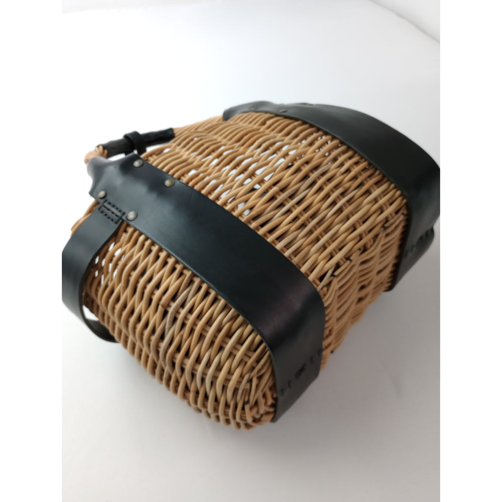 美品 eb.a.gos   エバゴス  Dear ｍｓ レザーかごバッグ 黒 ブラック