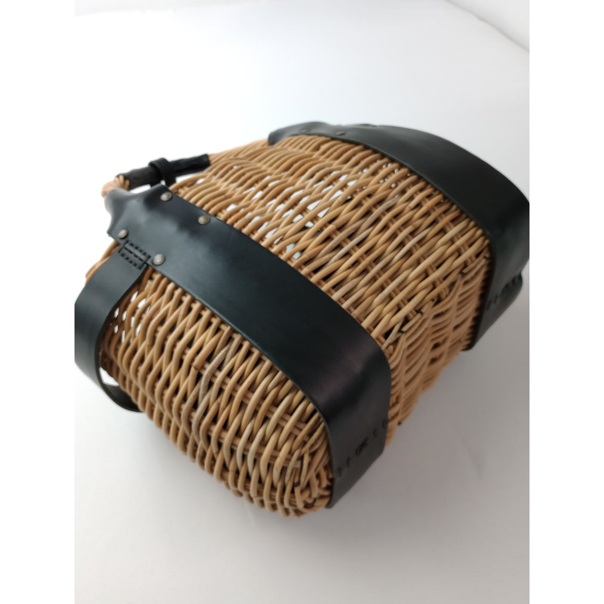 美品 eb.a.gos   エバゴス  Dear ｍｓ レザーかごバッグ 黒 ブラック