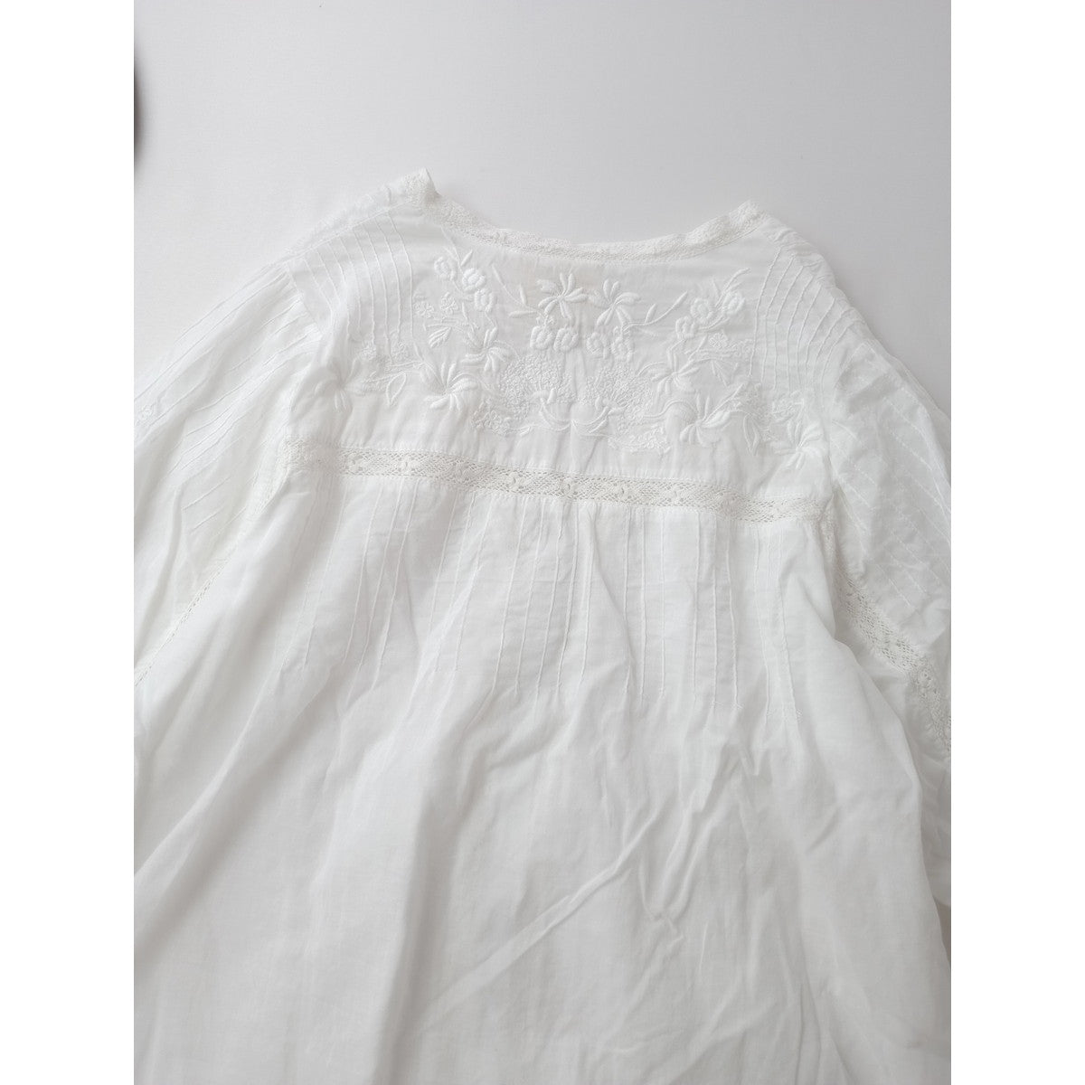 26SS  Muche et Muchette ミュッシェエミュセット Coquette Lace Trimmed Top レース 刺繍 ブラウス トップス  長袖 白  0/S 【中古】