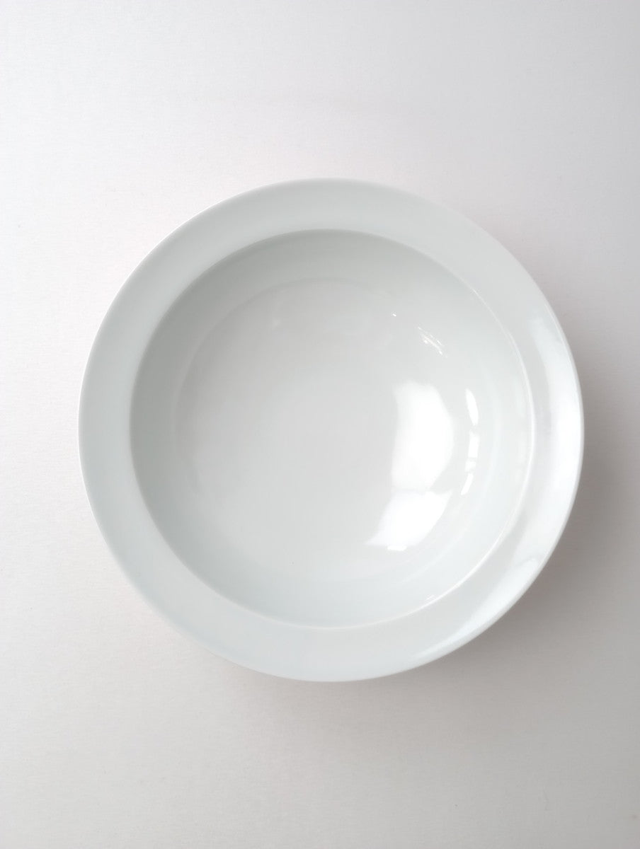 Lee gee jo イ・キジョ 李起助  Deep plate  皿 白 22 ｃｍ  【中古】
