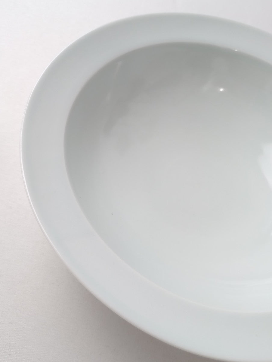 Lee gee jo イ・キジョ 李起助  Deep plate  皿 白 22 ｃｍ  【中古】