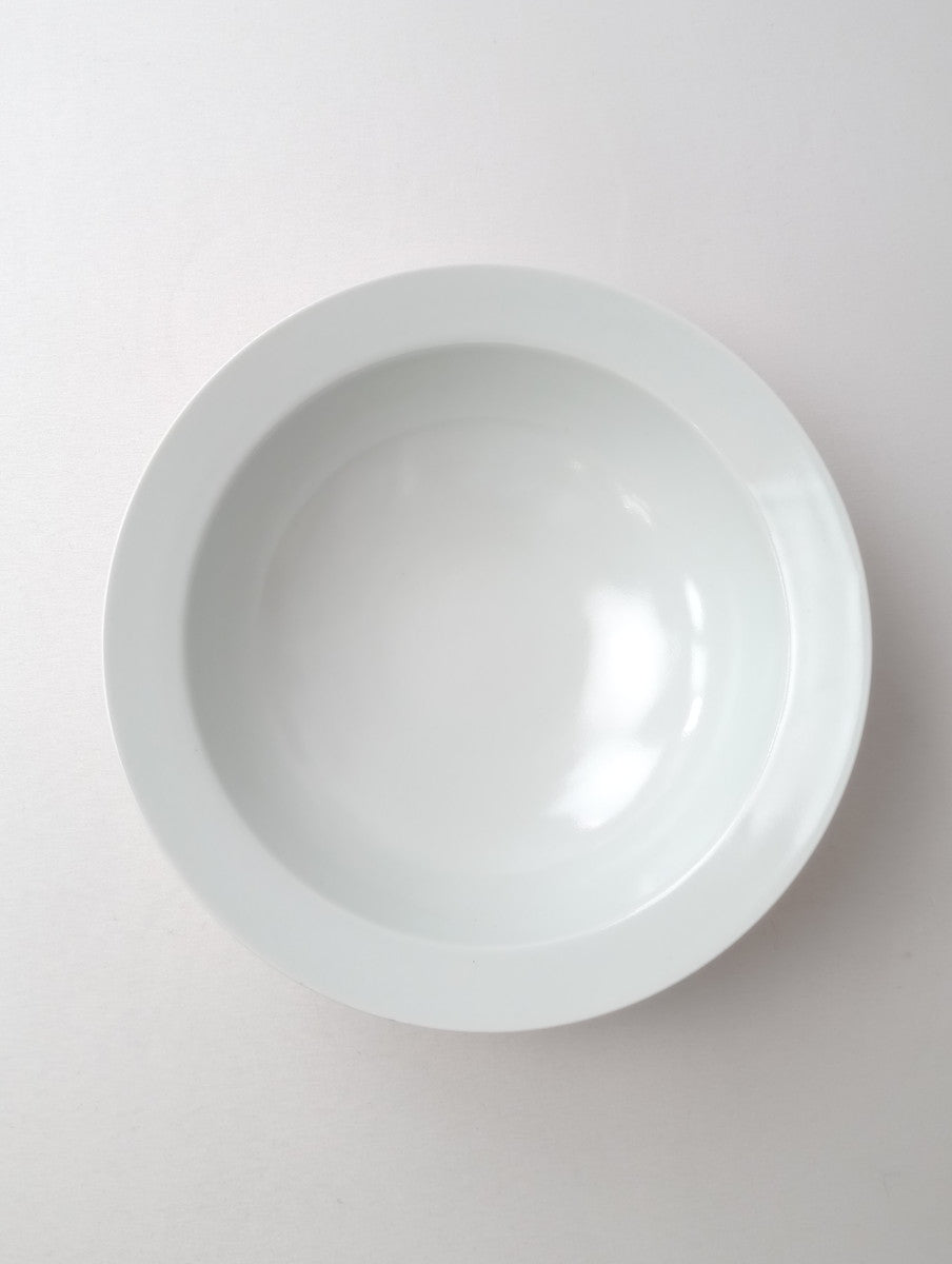 Lee gee jo イ・キジョ 李起助  Deep plate  皿 白 22 ｃｍ  【中古】