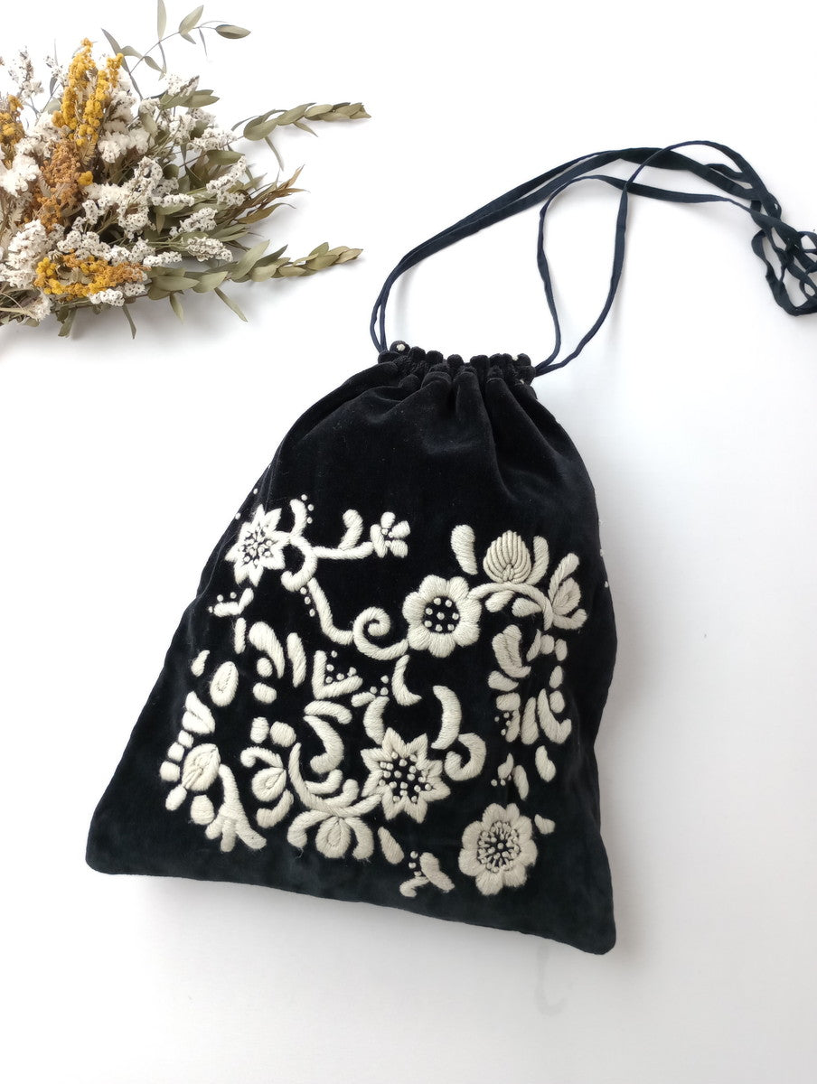 khadi and co BESS NIELSEN カディーアンドコー ベスニールセン ベルベット 巾着 バッグ 刺繍 黒 ブラック【中古】