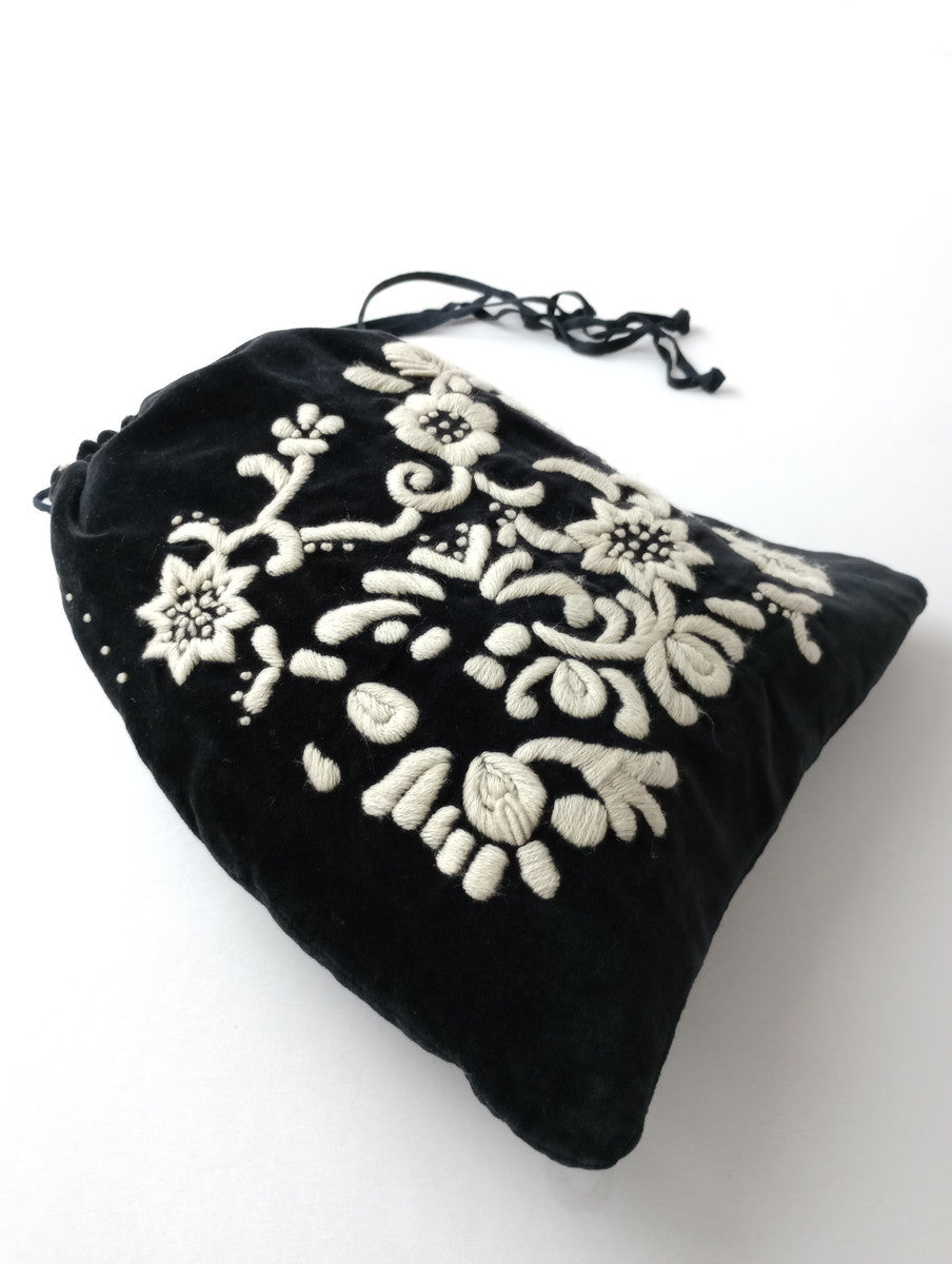 khadi and co BESS NIELSEN カディーアンドコー ベスニールセン ベルベット 巾着 バッグ 刺繍 黒 ブラック【中古】