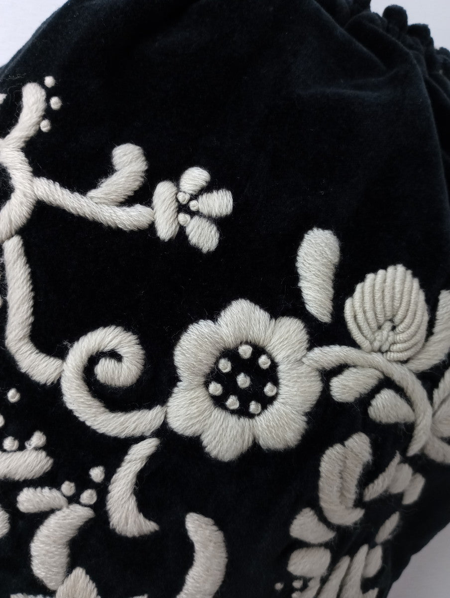 khadi and co BESS NIELSEN カディーアンドコー ベスニールセン ベルベット 巾着 バッグ 刺繍 黒 ブラック【中古】