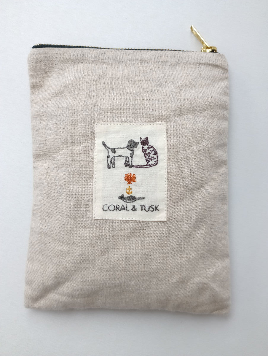 Coral ＆Tusk  × 石田ゆり子  コーラルアンドタスク 愛犬 雪ちゃん 刺繍付き ポーチ 生成り 【中古】