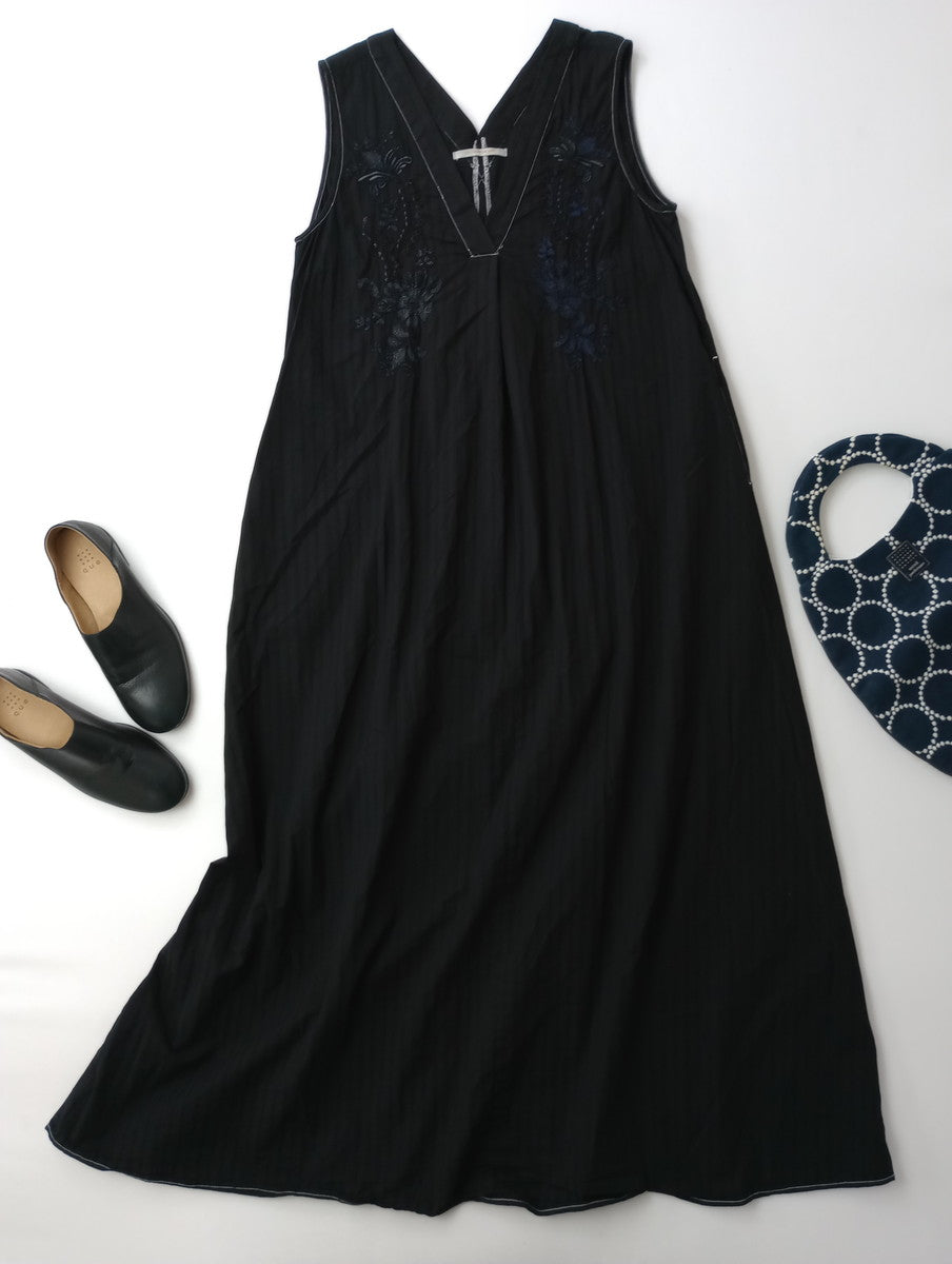 〈染〉encore   ne Quittez pas ヌキテパ  Poplin Stripe Sleeveless Dress  刺繍  ポプリン ストライプ ノースリーブ ドレス 黒 ブラック  【中古】